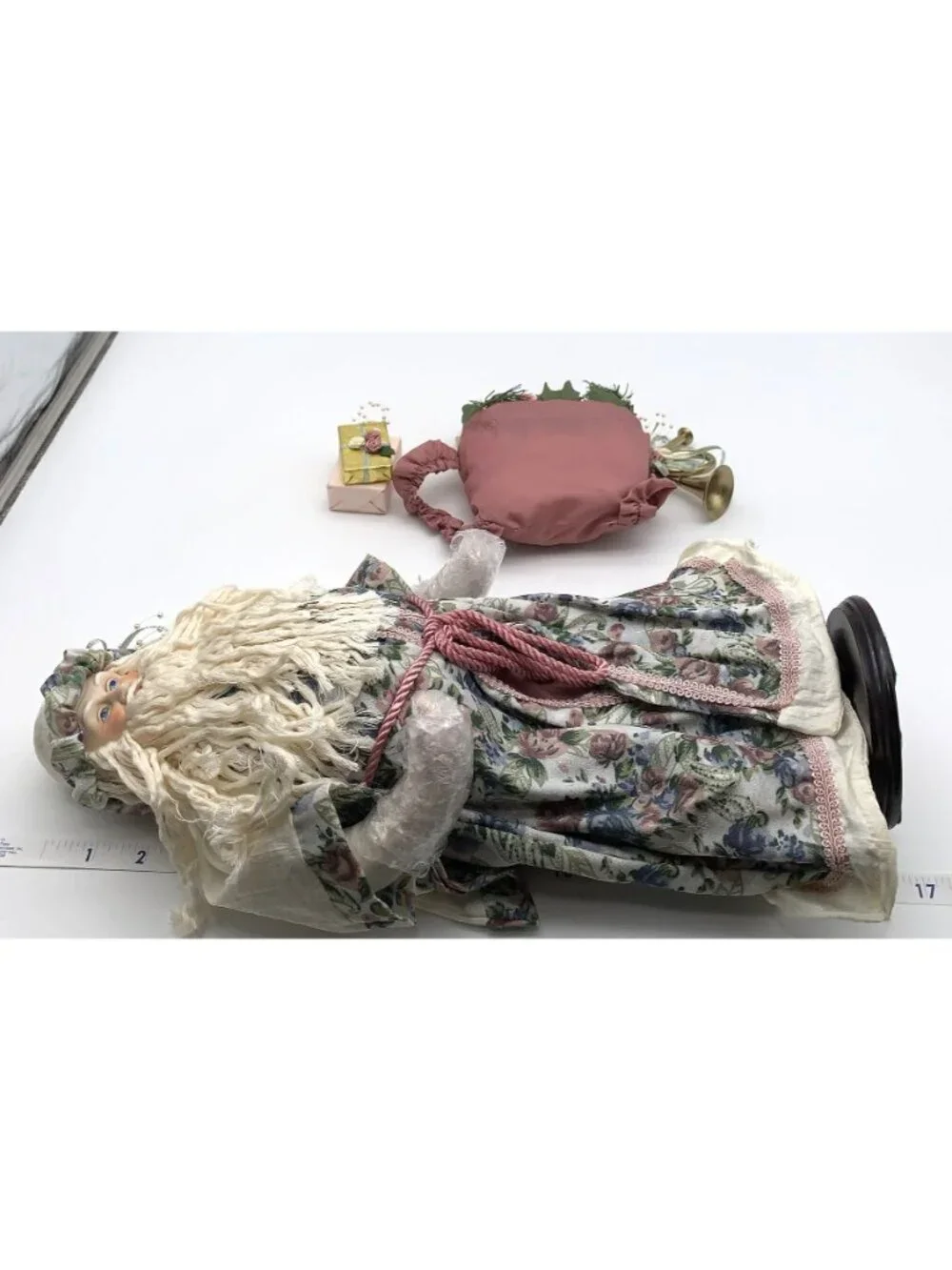 Tender Heart Treasures Old World Santa Claus Figurine Mauve Accessories 2004
